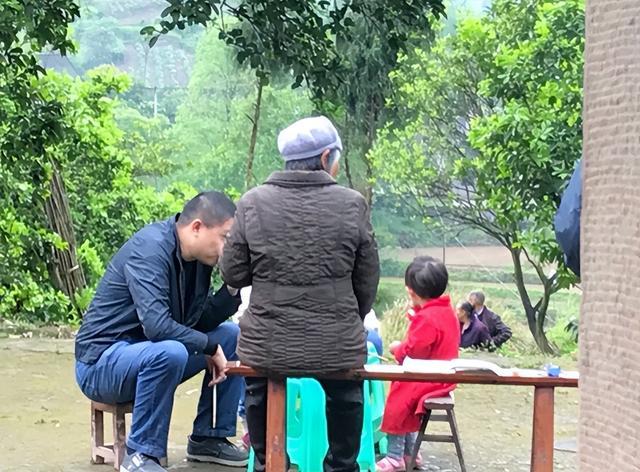 卧室可以挂摇钱树吗（家里可以放摇钱树摆件吗）
